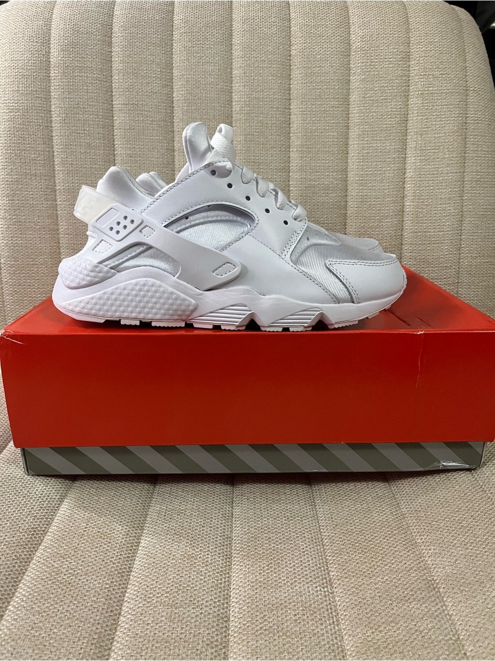 New Women’s Nike Huarache Size 7 1/2